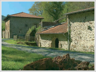 El pobal, eraikina