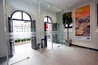 Ir a la página: Puertas de acceso principal al museo Arqueológico