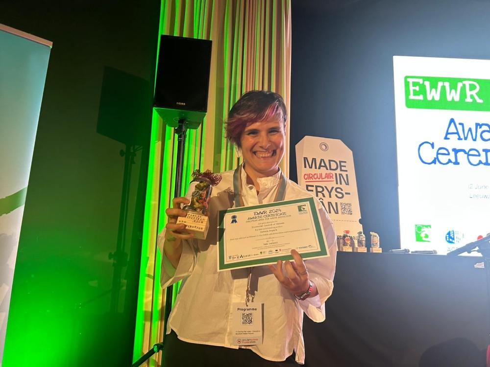 Arantza Atutxa con el premio.