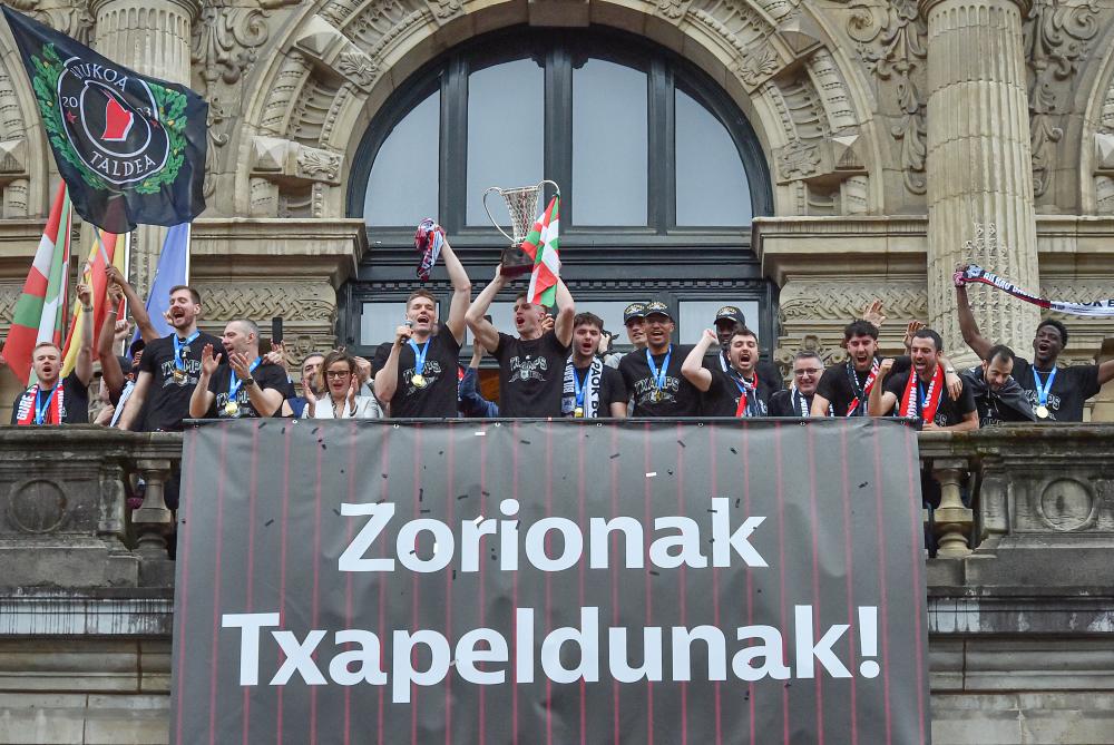 Bizkaiko Foru Aldundiak harrera egin dio Surne Bilbao Basketi