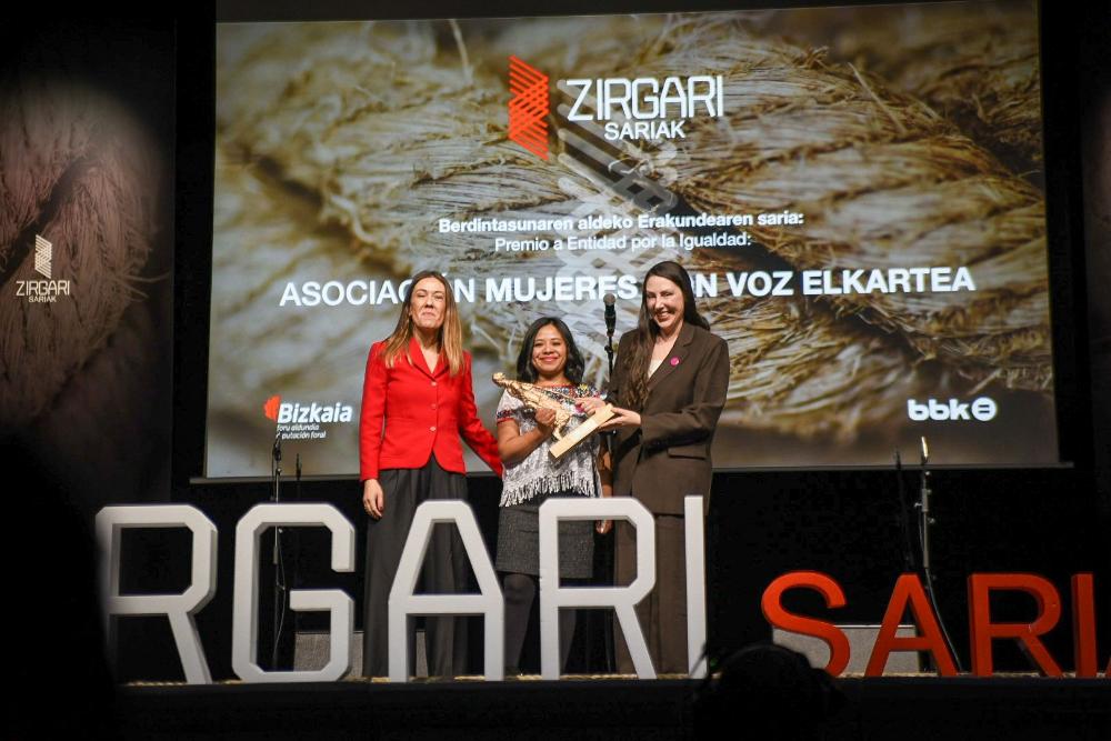 Sarasola y Mujeres con voz.