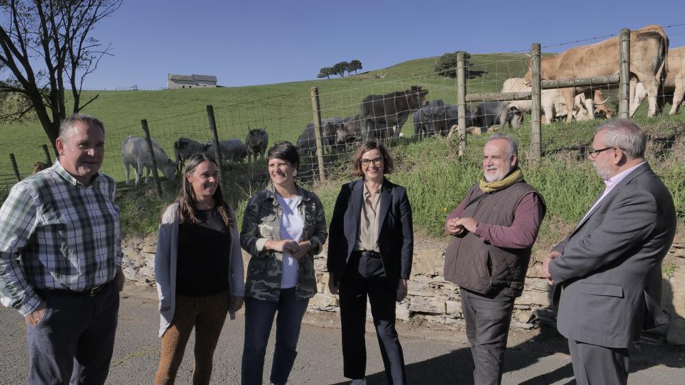 Representantes de EMBA,EHNE,Arantza Atutxa, Elixabete Etxanobe, LORRA y CABB