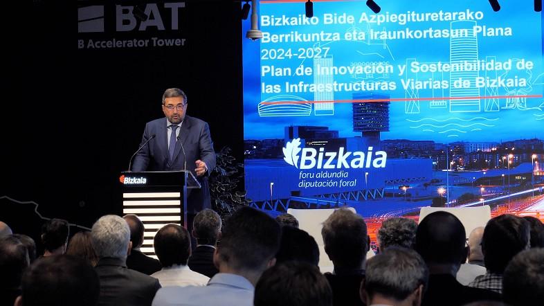 Carlos Alzaga en la presentación del plan de innovación de carreteras