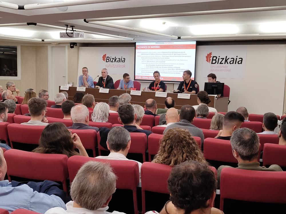 Coloquio con los primeros ponentes de la jornada.