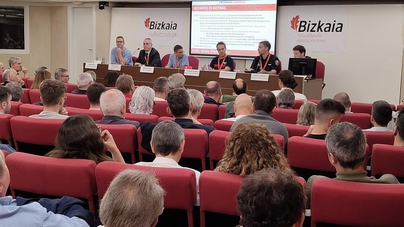 Coloquio con los primeros ponentes de la jornada.