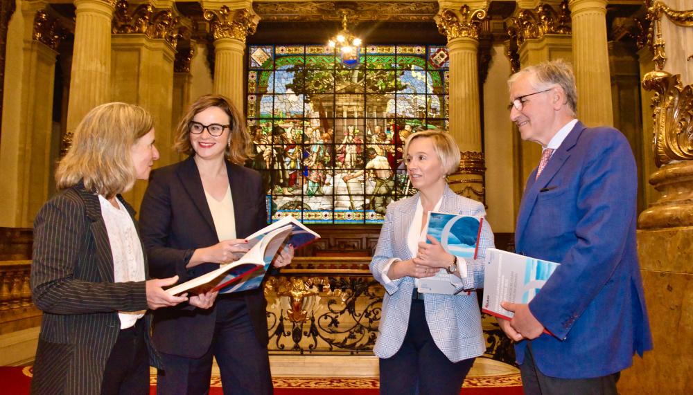 María José Aranguren, Elixabete Etxanobe, Ainara Basurko e Iván Martén