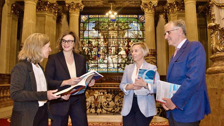 María José Aranguren, Elixabete Etxanobe, Ainara Basurko e Iván Martén