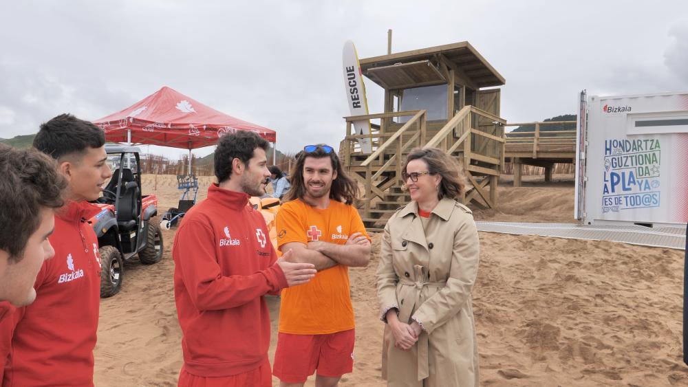 Elixabete Etxanobe presenta la temporada de playas