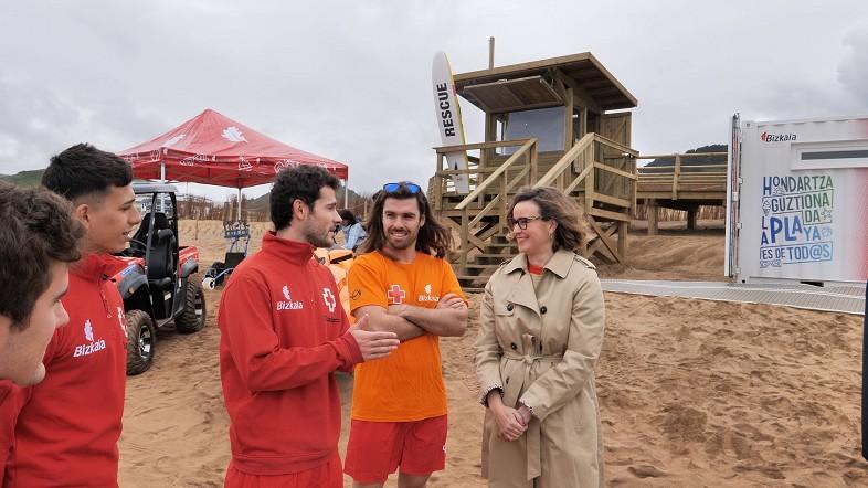 Elixabete Etxanobe presenta la temporada de playas