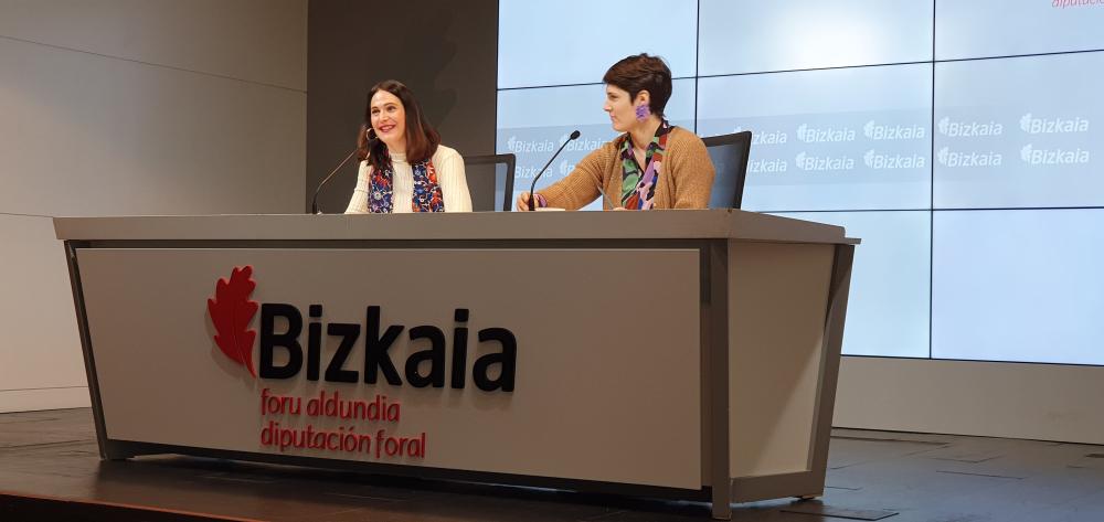 Leixuri Arrizabalaga y Arantza Atutxa, en la rueda de prensa