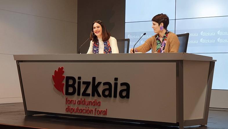 Leixuri Arrizabalaga y Arantza Atutxa, en la rueda de prensa