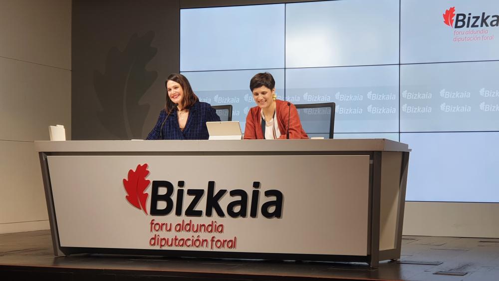 Leixuri Arrizabalaga y Arantza Atutxa, en la rueda de prensa