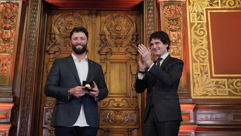 Unai Rementeriak Jon Rahmi eman dio Bizkaitar Argia goraipamena