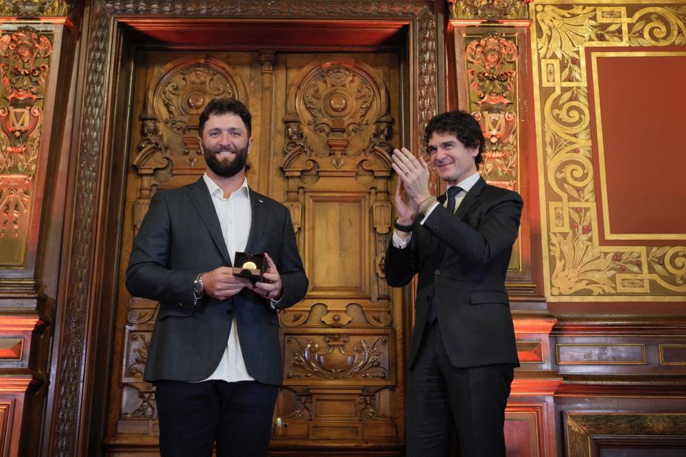 Unai Rementeriak Jon Rahmi eman dio Bizkaitar Argia goraipamena