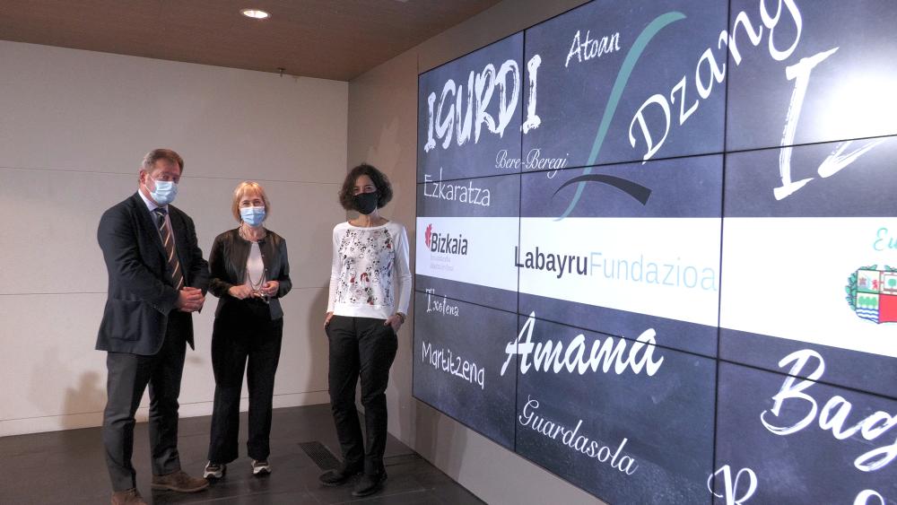Bingen Zupiria,Igone Etxebarria y Lorea Bilbao