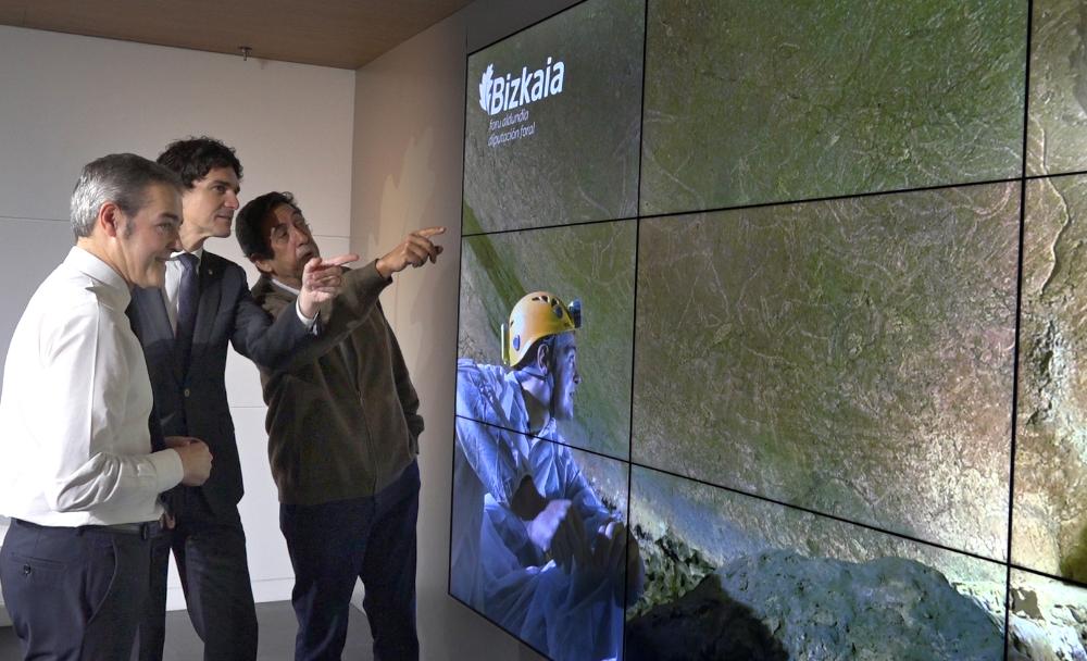 Presentación grabados en la cueva de Armintxe