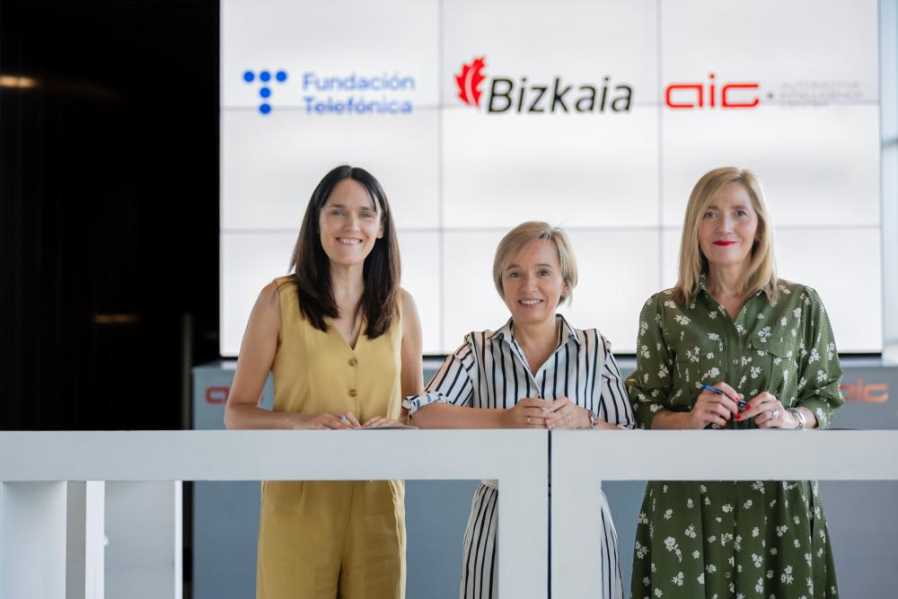 Estibaliz León, Ainara Basurko e Inés Anitua