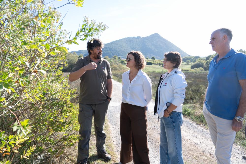 La Diputación Foral de Bizkaia pone en marcha una actuación integral para combatir la presencia de especies vegetales invasoras de Urdaibai