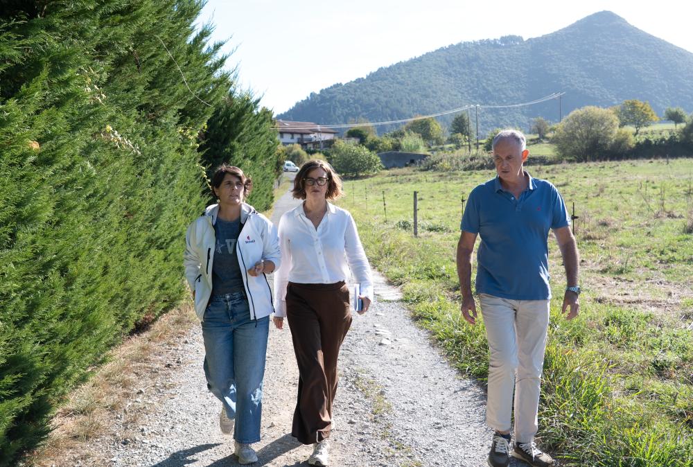 La Diputación Foral de Bizkaia pone en marcha una actuación integral para combatir la presencia de especies vegetales invasoras de Urdaibai