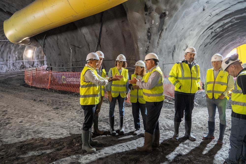 Elixabete Etxanobe visita las obras de la Línea 5 de Metro en Galdakao